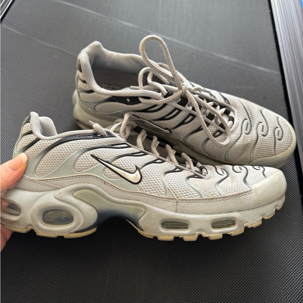 Nike Air Max MENS SNEAKEES - SIZE 9 - ***SOLES TAKEN OUT***